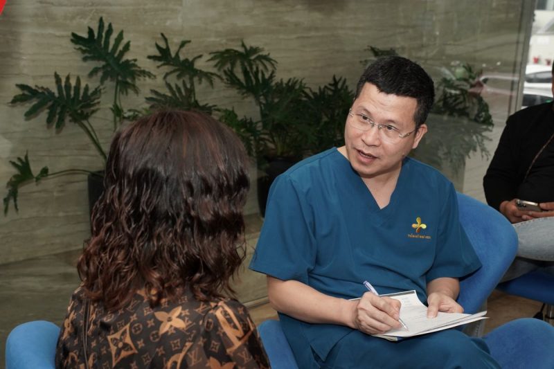 Theo dõi và xử lý sớm dấu hiệu bất thường để phát hiện dấu hiệu biến chứng nâng mũi