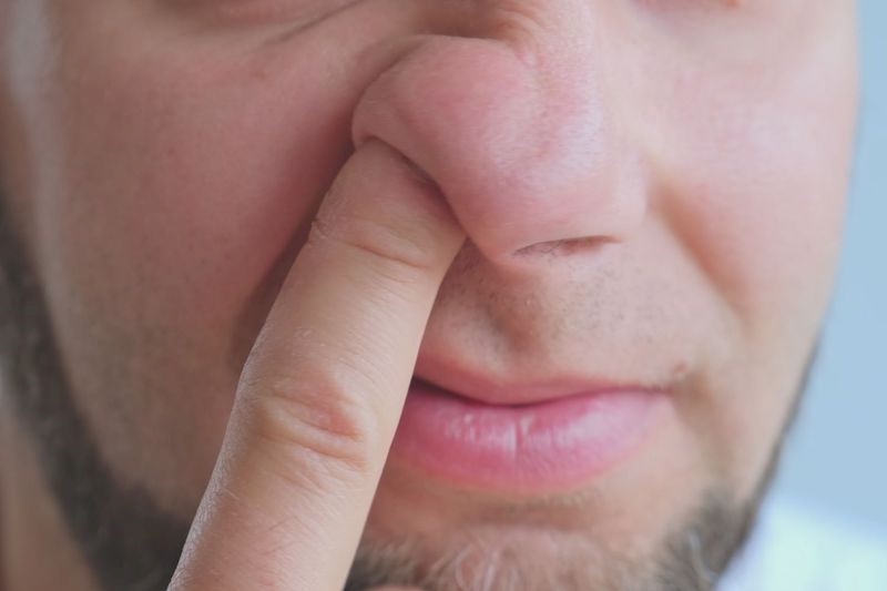 bóp mũi nhiều có to lên không