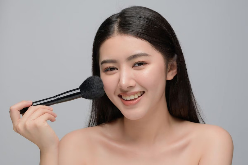 Make up giúp mũi trở nên thon gọn hơn