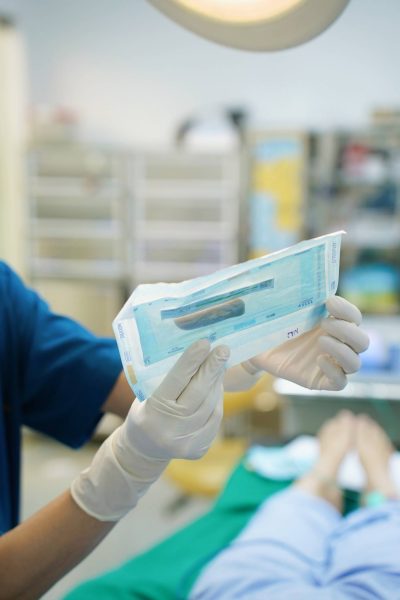Minh bạch bác sĩ và chất liệu ảnh hưởng thế nào đến kết quả phẫu thuật thẩm mỹ? 6 Sụn nâng mũi cao cấp được đặt tinh tế trên nền y tế chuẩn xanh coban, yếu tố cốt lõi quyết định kết quả phẫu thuật thẩm mỹ an toàn.